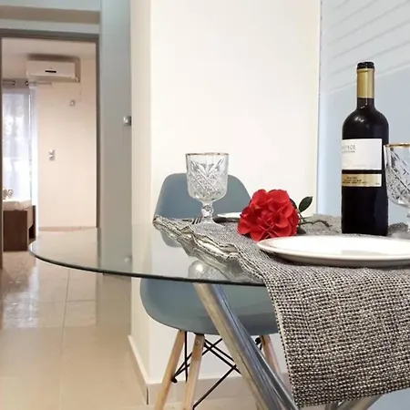 Stylish River Flat, Near The Center And The Beach 아파트 칼라마타