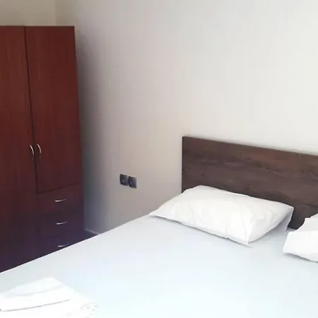 Stylish River Flat, Near The Center And The Beach 아파트 *