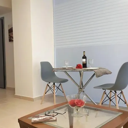 Stylish River Flat, Near The Center And The Beach 칼라마타