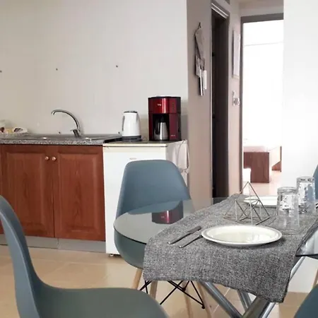 아파트 Stylish River Flat, Near The Center And The Beach 칼라마타
