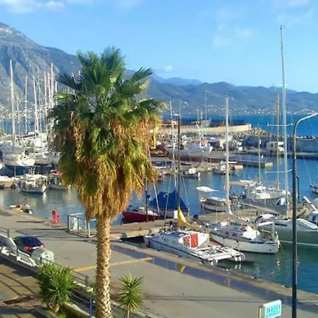 Stylish River Flat, Near The Center And The Beach *